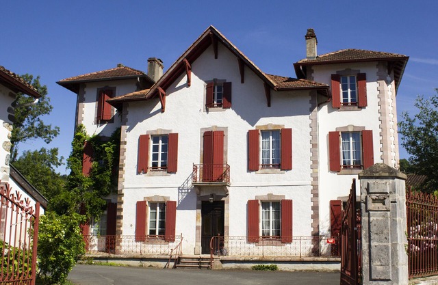 Maison de Maître 500m2,renovated, sleeps 22, center of St Etienne de Baïgorry