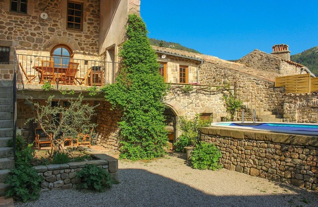 Maison de Caractère Avec Piscine Privée
