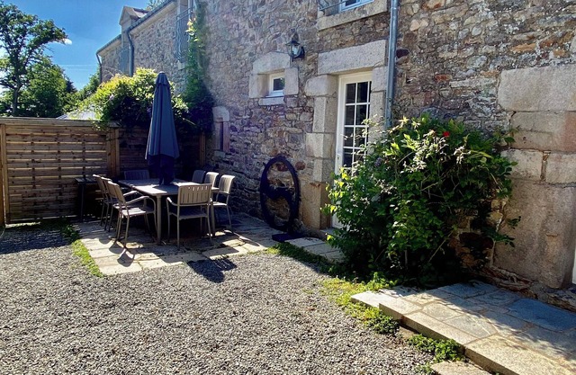 Maison à la Campagne Avec Piscine - Clématites