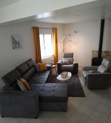maison 2 chambres 4 lits 15mn Aéroport de Beauvais 5mn du château de la trye