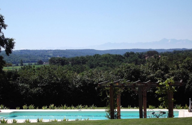 Maison Acanthe: spacious, character farmhouse with private pool, near Madiran