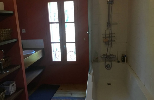 Maison Ancienne Mitoyenne, 17 km de Bordeaux, 25 km D'arcachon