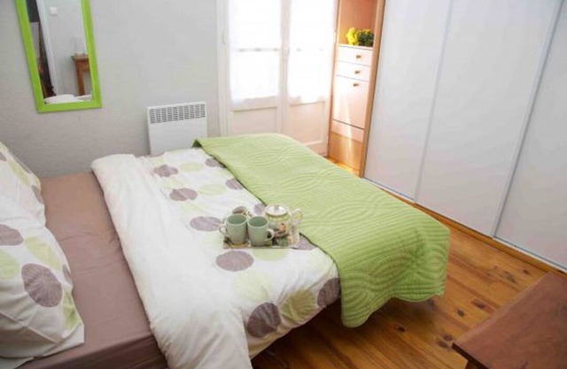 Maison Anis, 3 Bedrooms, Sleeps 6 - Great views of Mount Canigou!