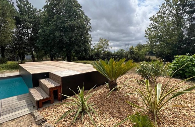 Maison au Calme Avec Piscine et Grand Jardin