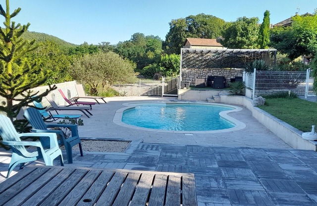 Maison Avec Piscine au Calme Pour 2 Personnes