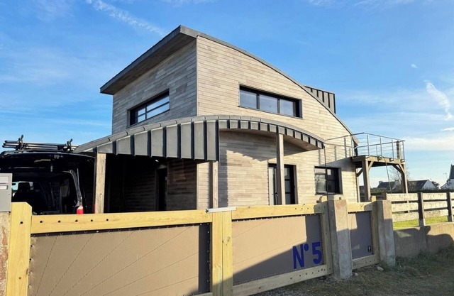 Maison Bois, sea view, less than 100m from the sandy beach