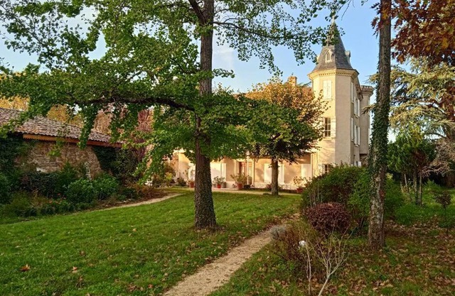 Maison calme avec piscine entourée de son parc
