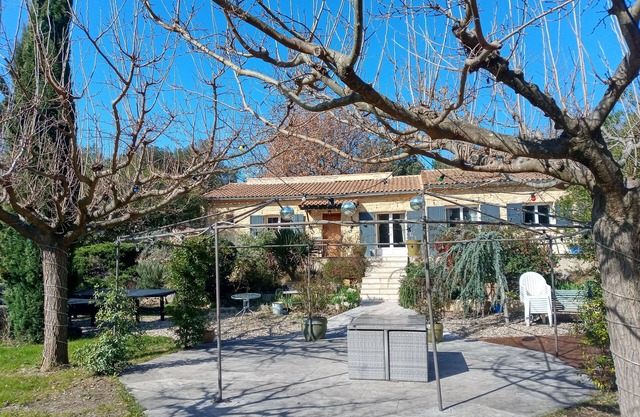 Maison Calme et Paisible Dans la Clairière au Bord de la Foret