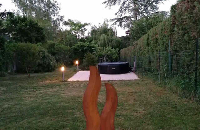 Maison Calme et Tranquille Avec Terrasse, Jacuzzi et Climatisation aux Chambres