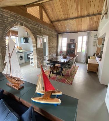 Maison chaleureuse dans les Landes à 2 min du lac et 25 min de Plage Biscarosse en voiture