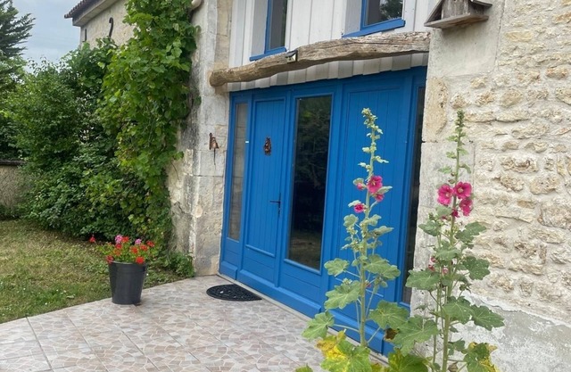 Maison Charentaise Idéale Pour une Famille Avec Grand Parc et Piscine