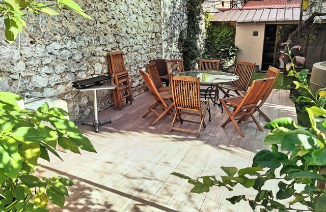 Maison Charmante et Spacieuse Avec Grand Jardin et Garage