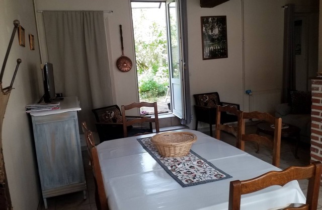 Maison D'hôte Pittoresque Avec Jardinet, Calme, Animaux de Compagnie Bienvenus !