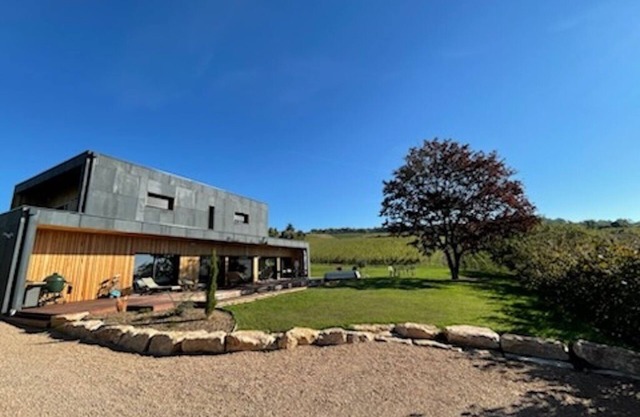 Maison D'hôtes Le Cube - La Roche Vineuse