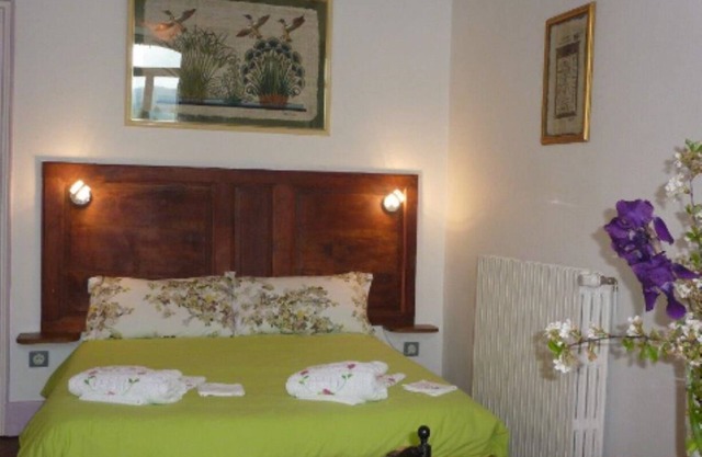 MAIson D HOSTS "Jeanne Fossa"