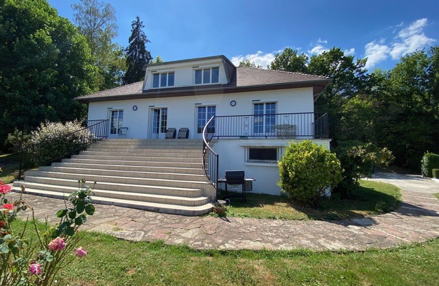Maison Dans les Bois Avec Piscine et vue Montagnes