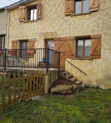 Maison dans un village calme
