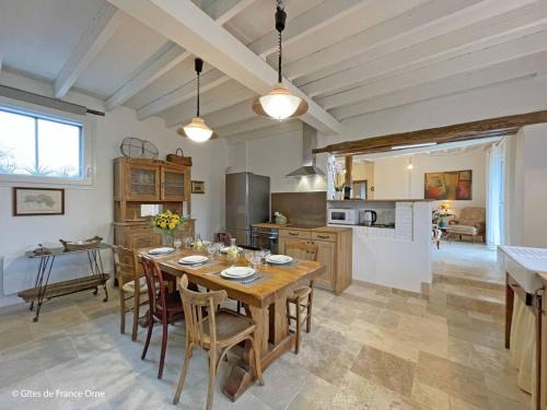 Maison de bourg rénovée, 3 chambres, terrasse, jardin, proche forêt et sentiers du Perche - FR-1-497-195