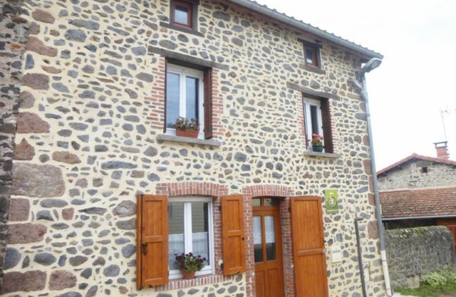 Maison de bourg restaurée avec cour privative au coeur d'un village paisible, proche gorges de l'Allier et sites historiques - FR-1-582-220
