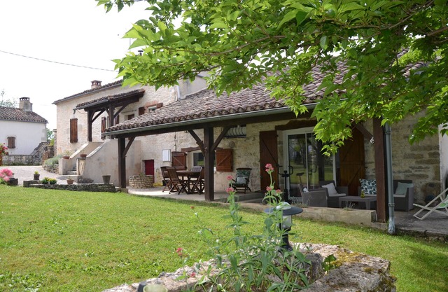 Maison de Campagne Avec Piscine au Coeur des Causses du Quercy