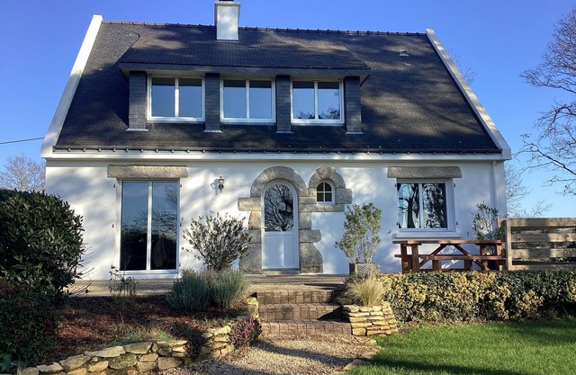 Maison de Campagne Néo-bretonne sur un Grand Parc Verdoyant. Golfe du Morbihan