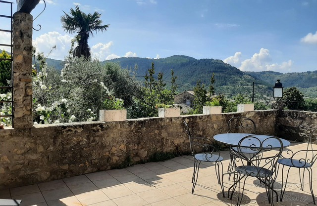 Maison de Charme Individuelle Dans un Écrin de Verdure