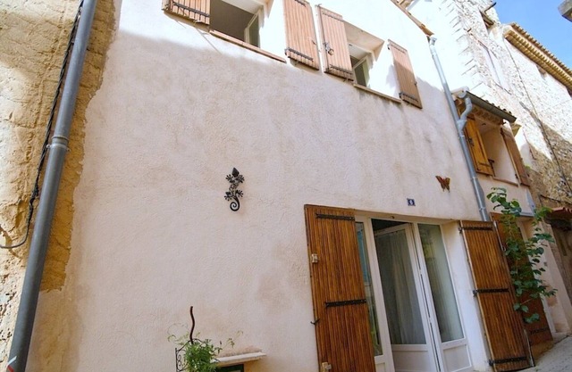 Maison de Village Complètement Rénovée, au Calme. Parking à 50m
