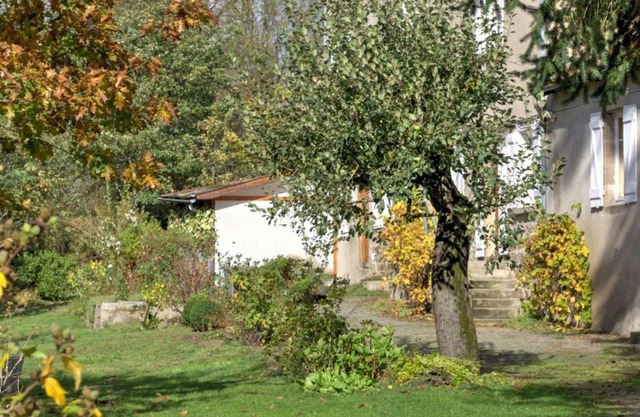 Maison de charme avec jardin, 2 chambres, proche loisirs et nature, à 20 km de Roanne - FR-1-496-278