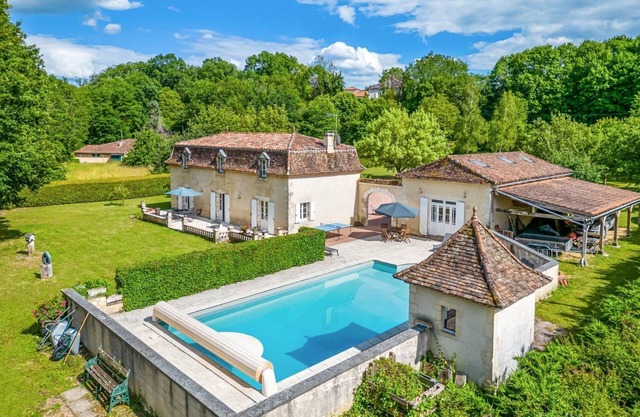 Maison De La Dronne - Four Bedroom Villa, Sleeps 8