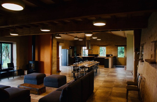Maison de Luxe Indépendante Dans une Aile du Logis, Terrasse Nature, Randonnées