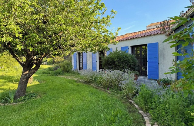 Maison de Plein Pied, Dans un Jardin Arboré, au Calme, en Plein Centre-ville