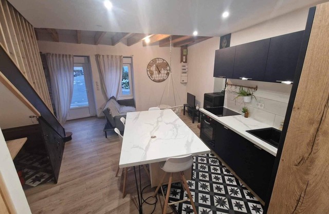 Maison de Ville Chaleureuse Rénové Avec 2 Chambres et Terrasse