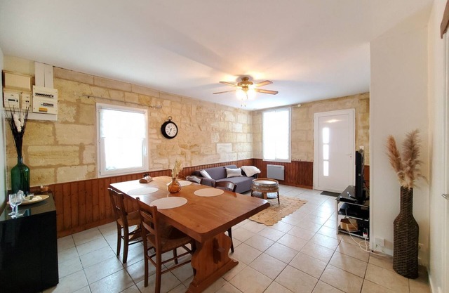Maison en Pierre Lumineuse, Idéale Pour une Famille Près de Cantenac