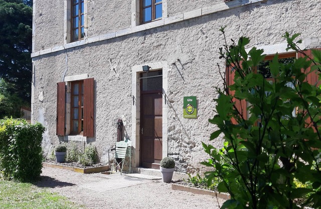 Maison Entière au Coueur du Village de Seuillet Proche de Vichy