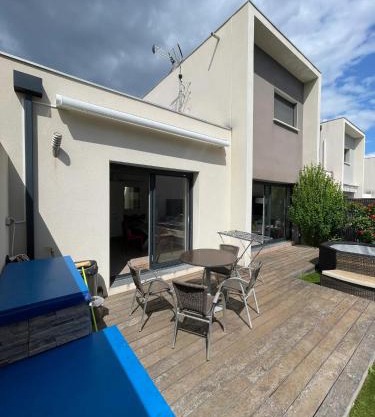 Maison familiale avec piscine à Juvignac, 90 m², 6 pers.