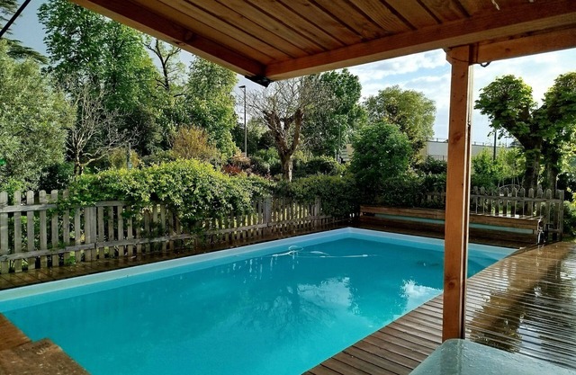 Maison Familiale Climatisee, Piscine Chauffée Sécurisée aux Portes de Bordeaux