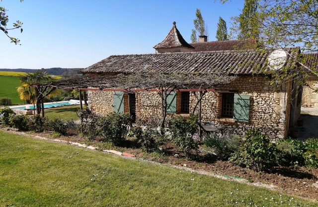 Maison de Vacances Avec Piscine à la Campagne en Dordogne