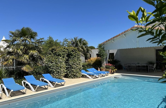Maison Individuelle, Preau Vers Piscine Privée Avec Plancha
