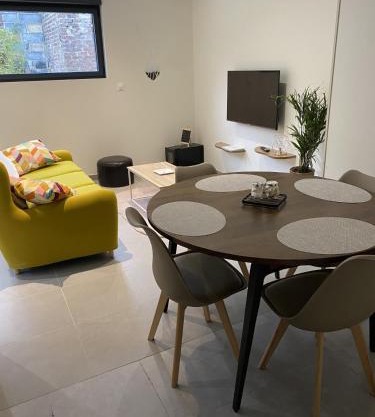 Maison individuelle avec terrasse et parking