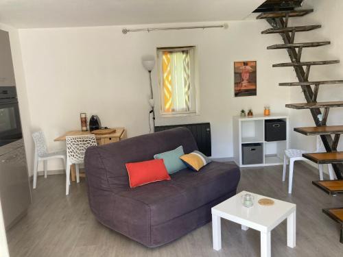 Maison Kyprea: charmant appartement/duplex , spacieux, tout confort avec terrasse extérieure privée, parking privatif , vue pittoresque sur la citadelle de Corté et les montagnes.