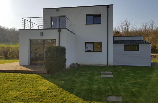 maison moderne à la campagne
