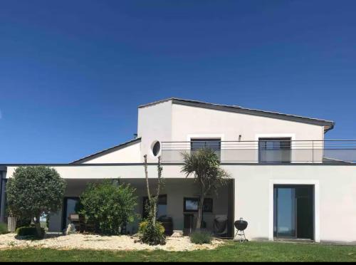 maison moderne avec piscine