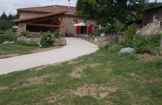 Maison pierres agrée CLEVACANCES en Ardèche verte bord de la vallée du doux,