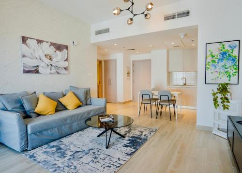 Maison Privee - Modern Yas Island Escape with Peaceful Canal Views