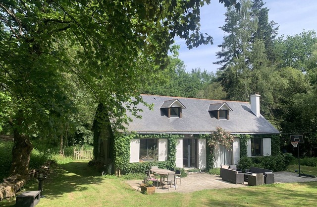 Maison Rénovée au Calme de la Campagne et Proche de la Ville