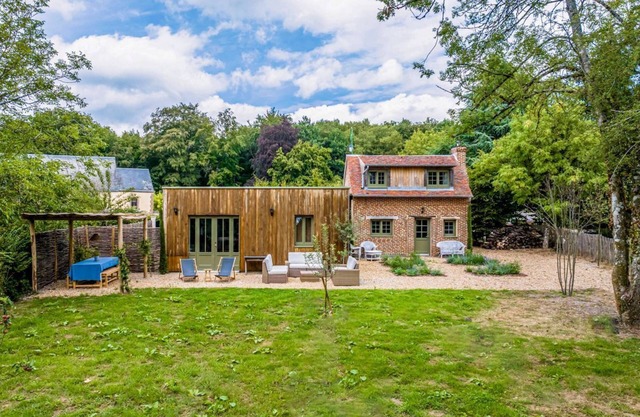 Maison Sabotiere - Two Bedroom Villa, Sleeps 6
