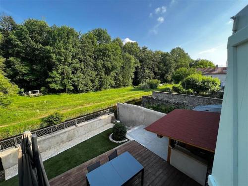 Maison terrasse au bord de l'eau