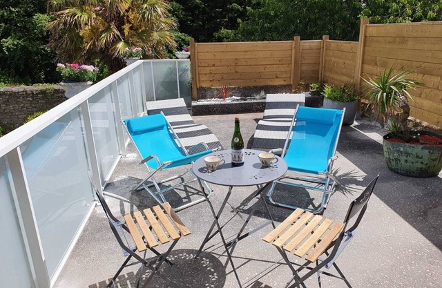 Maison typique pour 4 personnes, jardin clos et fleuri, proche plage