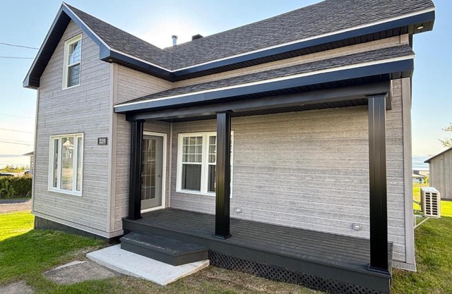 Maison vue Fleuve 4 chambres deux pas du traversier !