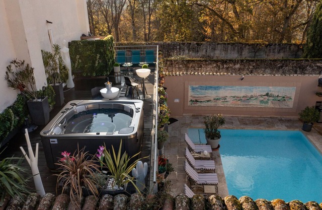 MaisonToscane 5* with AC - heated private pool, jacuzzi, billiards